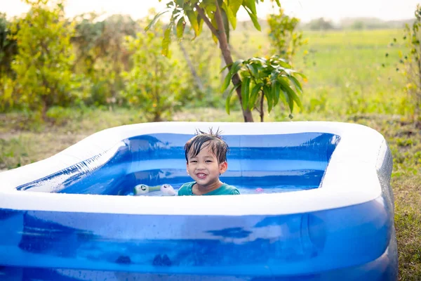 Ασιατικό Παιδί Παιδί Μικρό Αγόρι Για Χαμογελάσει Μπάνιο Παίξει Νερό — Φωτογραφία Αρχείου