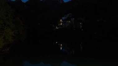 Isola Santa 'da gece gündüz geçiş. Garfagnana, Toskana, İtalya' da harika bir yer.