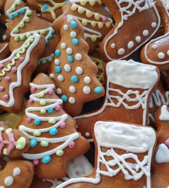 Krema şekerli zencefilli ekmek. Noel pastası geçmişi. Yeni yıl teması. Mutlu Noeller ve mutlu yıllar Noel tebrik kartı, çerçeve, bayrak