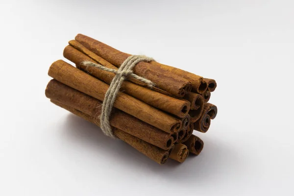 Cinnamomum zeylanicum Pictures, Cinnamomum zeylanicum Stock Photos 
