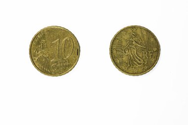 Euro, 10 sent bozukluk. Beyaz arkaplan ile ayrıntılı olarak.