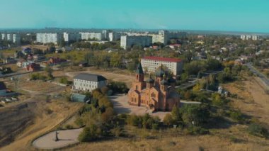 Deniz manzaralı Başmelek Michael Kilisesi - Havadan Bakış Mariupol