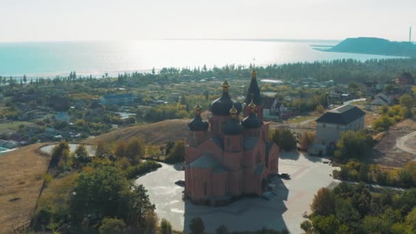 Kościół Michała Archanioła z widokiem na morze - Widok z lotu ptaka Mariupol — Wideo stockowe