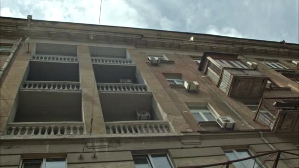 Pov Sétálni Nyári Városban Alsó Nézet Történelmi Házak Kijev Belvárosában — Stock videók