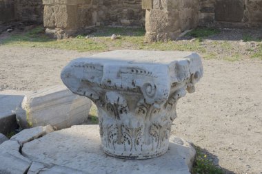 Athena Antik Tapınağı 'nın kalıntıları. Sütun başı. Antalya Türkiye