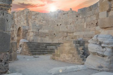 Athena Antik Tapınağı 'nın kalıntıları. Antalya hindisi. Gün ışığı