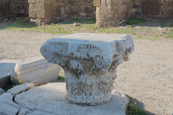 Restos Templo Antigo Atena Lado Cabeça Coluna Antalya Turquia — Fotografia de Stock
