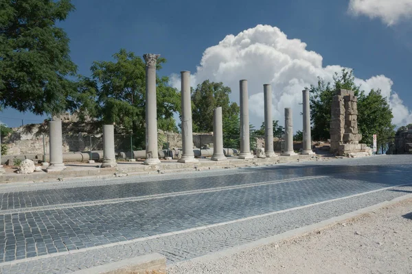 Taş Kaldırımlı Yolun Manzarası Antik Şehrin Girişinden Şehir Merkezine Doğru — Stok fotoğraf