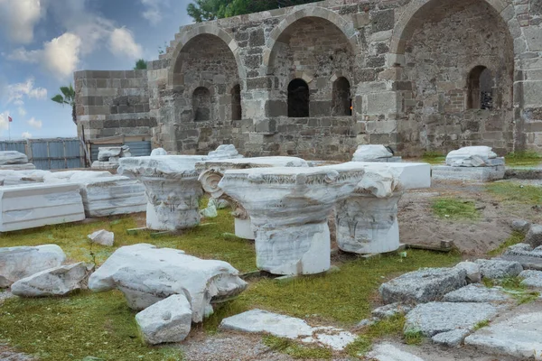 Ruïnes Van Oude Tempel Van Athena Side Antalya Turkije Wolken — Stockfoto