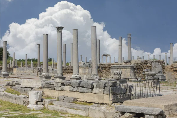 Forntida Staden Perge Nära Antalya Turkiet Kolumner Gatan Och Ruiner — Stockfoto