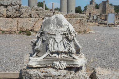 Perge Antik Şehir Roma Kapısı. Pamphylian şehirlerinden birinin İ.Ö. 12. ile 13. yüzyıllarda inşa edildiğine inanılıyordu..