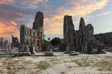 Antalya Türkiye yakınlarındaki antik Perge kenti. Hadrianus Kemeri