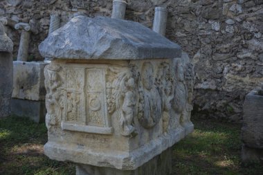 Helenistik mezar taşları örnekleri. Taş oyma kabartmalar..