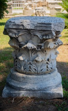 Antalya, Türkiye - 10 Temmuz 2021: Türkiye 'nin Antalya kenti Arkeoloji Müzesi' ndeki heykeller ve Antik kalıntılar.