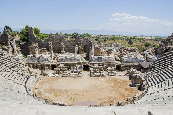 Antiche Rovine Teatrali Una Giornata Sole Con Cieli Blu — Foto Stock