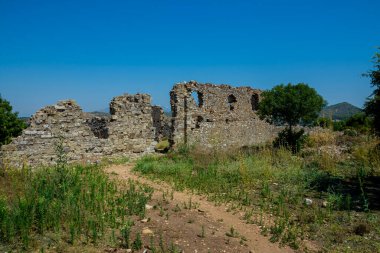 Aspendos Antik Şehir. Aspendos akropolis şehir kalıntıları, sarnıçlar, su kemerleri ve eski tapınaklar. Aspendos Antalya Türkiye.