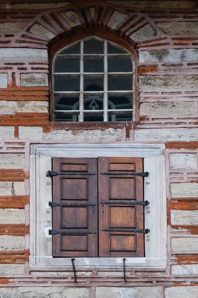 Alte Osmanische Architektur Steinhausfenster Und Fensterläden — Stockfoto