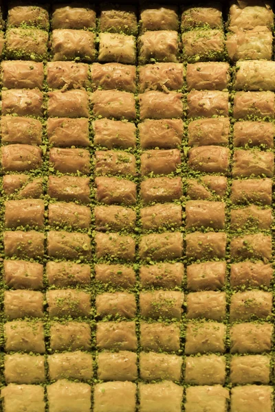 Vista Superior Una Bandeja Perfectamente Cocida Kadayif Turco Con Pistacho — Foto de Stock
