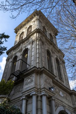 İstanbul 'un Kuzguncuk ilçesindeki Hagios Georgios Rum Ortodoks Kilisesi' nin çan kulesi. Camapanile veya çan kulesi.
