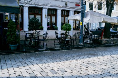 Kuzguncuk caddelerinde bir kafenin dışı, İstanbul.