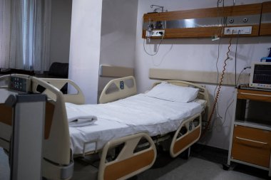 Boş hastane odası. Temiz ve düzenli. Seçici Odaklanma. Boşluğu Kopyala.