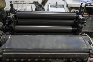 Sampoerna Müzesi 'ndeki orijinal Heidelberg Platen Press. Almanya 'da Heidelberger Druckmaschinen tarafından üretilen matbaa makinesi.