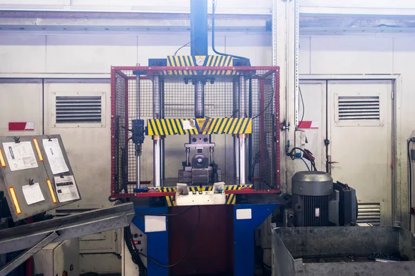 Automazione Pressa Idraulica Timbratrice Linea Produzione Macchine Industriali Lavorazione Dei — Foto Stock