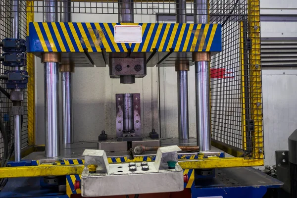 Automazione Pressa Idraulica Timbratrice Linea Produzione Macchine Industriali Lavorazione Dei — Foto Stock