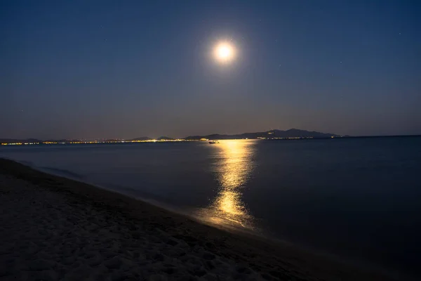 Increíble Vista Luna Llena Playa Por Noche Pavo Ayvalk — Foto de Stock