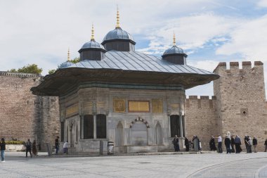 İstanbul, Türkiye - 27-09-2022: Güzel mimari yapı Topkapı Sarayı yakınlarındaki panoramik manzara