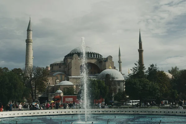 Istanbul Turkije 2022 Heldere Zomerdag Uitzicht Hagia Sofia Moskee Het — Stockfoto