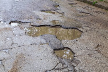 Kötü engebeli yol. Metin veya yazıtlar için kopyalama alanı olan arkaplan.