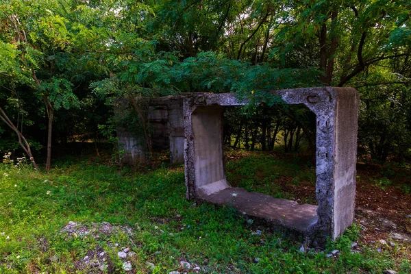 Egy Elhagyatott Titkos Katonai Bunker Területe Hátborzongató Hely Poszt Apokaliptikus — Stock Fotó