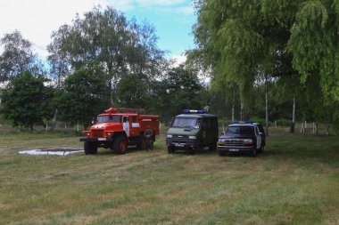 Polis, ambulans ve itfaiye. Askeri tatbikatlar. 14 Temmuz 2020 Balti Moldova. İllüstrasyon Editörü