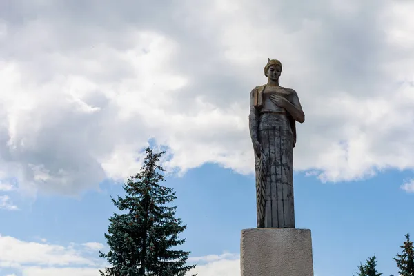 Скульптура Женщины Памятник Жертвам Второй Мировой Войны Вечная Слава Героям — стоковое фото