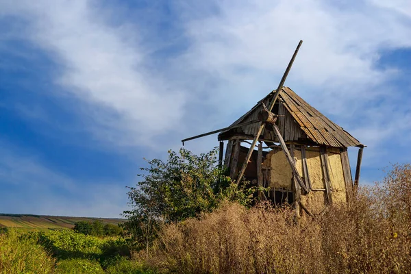 Старая Старинная Заброшенная Ветряная Мельница Древняя Мукомольная Фабрика Фон Пространством — стоковое фото