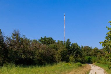 Televizyon kulesi. Metin veya harf için kopyalama alanı olan arkaplan