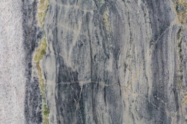 Doğal taşın pürüzlü yüzeyi. Dokulu arka plan. Tasarım için boş. Altında ya da altında. Metin için alanı kopyala