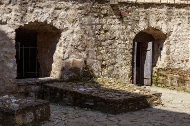 Ortaçağ kale geçmişi. Eski taş mimarisi. Metin için kopyalama alanı olan arkaplan.