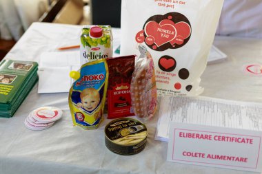 Bağış malzemeleri. Kan bağışı günü için halka açık bir etkinlik. Metin veya harf için kopyalama alanı olan bir arkaplan. İllüstrasyon başyazısı. 13 Haziran 2021, Balti Moldova.