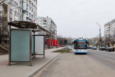 1 Nisan 2021 'de Balti Moldova kentsel çevrede toplu taşımacılık durdu. İllüstrasyon başyazısı. Arkaplan