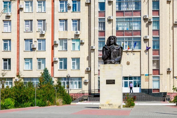 ドミトリー コンスタンチノヴィチ カンテミールへの記念碑 イラスト編集を担当 テキストや碑文のためのコピースペースを持つ背景 2021年9月5日モルドバ共和国 — ストック写真