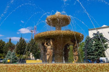 Şehrin Central Park 'ındaki çeşme. Gagauzia 'ya hoş geldiniz. İllüstrasyon Editörü. 5 Eylül 2021 Comrat veya Komrat, Moldova.