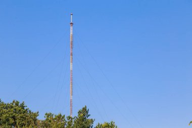 Televizyon kulesi. Metin veya harf için kopyalama alanı olan arkaplan