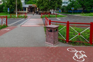 Şehir sokağı. İllüstrasyon başyazısı. 14 Haziran 2021 Balti Moldova. Kopyalama alanı olan arkaplan