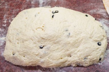 Ciabatta 'da İtalyan ekmeği için Hamur. Ev yapımı ekmek. Seçici odaklı arkaplan ve metin için alanı kopyala.