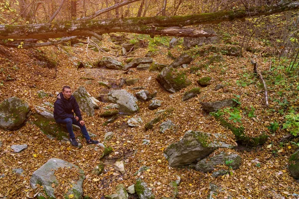 Young Man Enjoys Wildlife Stones Autumn Forest Background Copy Space — Stock Photo, Image