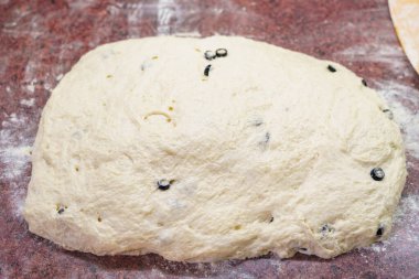 Ciabatta 'da İtalyan ekmeği için Hamur. Ev yapımı ekmek. Seçici odaklı arkaplan ve metin için alanı kopyala.