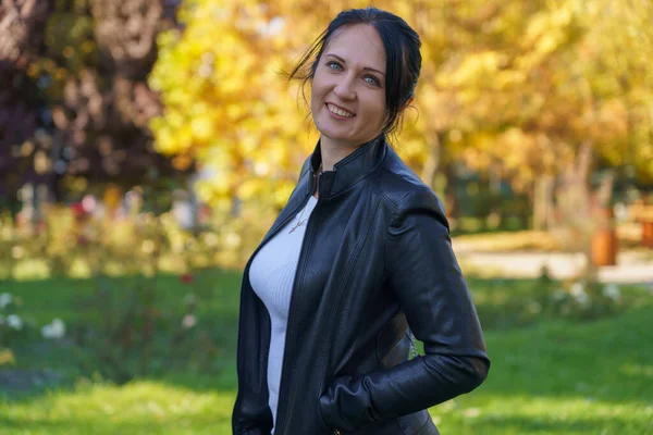 Young Brunette Woman Years Old Black Leather Jacket Smiles Happily — Stock Photo, Image