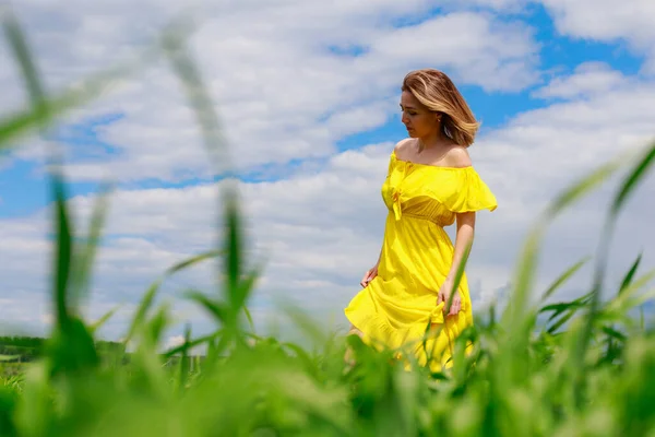 Young Woman Yellow Dress Outdoors Green Field Concept Love Life — Stock Photo, Image